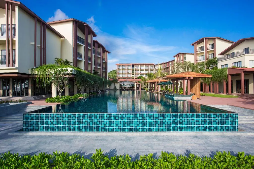 Dusit Princess Moonrise Resort Phú Quốc – Chill cực đã ở resort có hồ bơi vô cực hướng biển