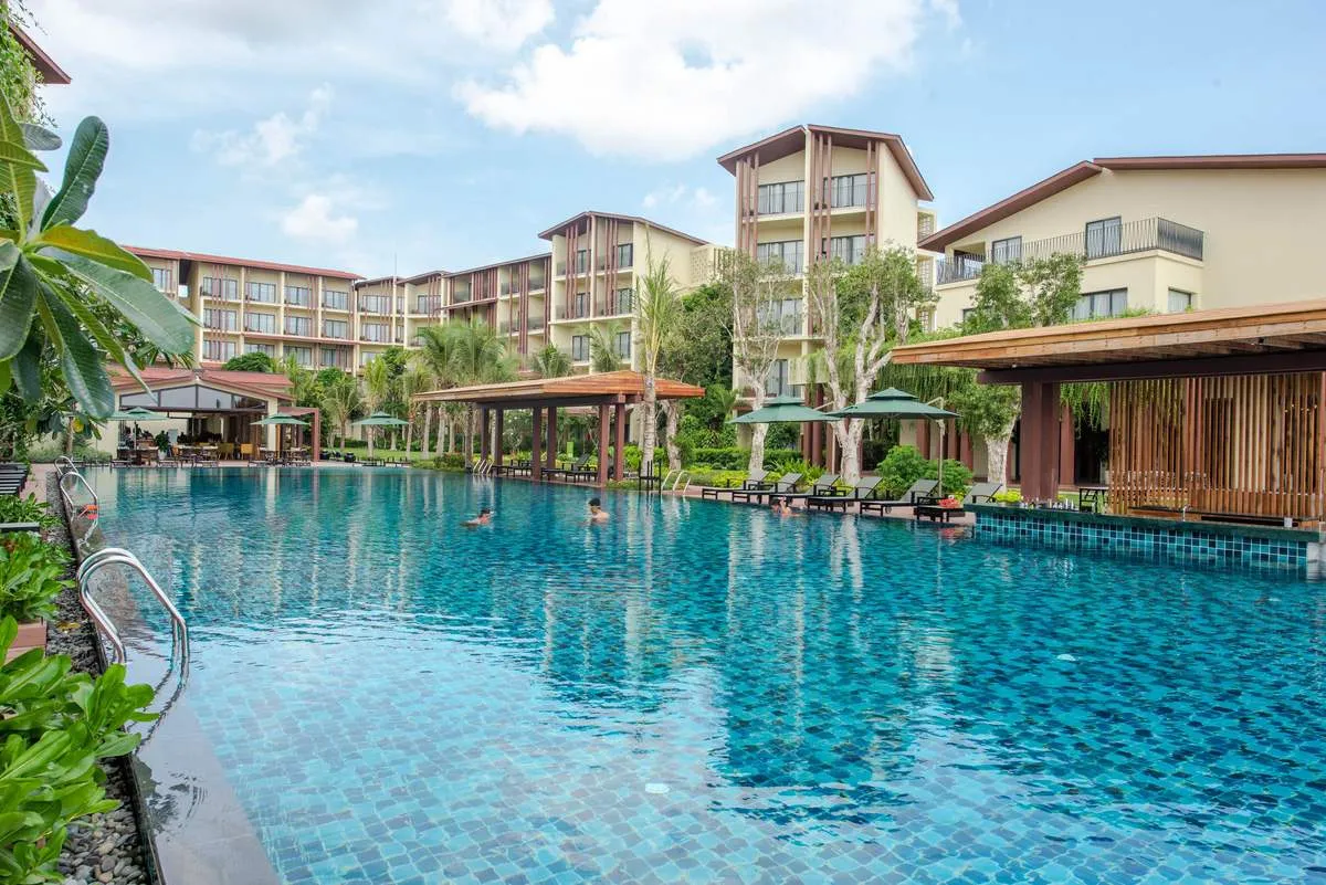 Dusit Princess Moonrise Resort Phú Quốc – Chill cực đã ở resort có hồ bơi vô cực hướng biển