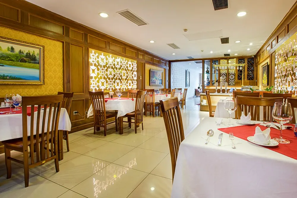 Emerald Hotel Hanoi- Khách sạn mang đậm phong cách Việt Nam truyền thống