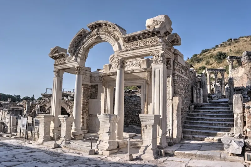 Ephesus, đất Thánh trong Sách Khải Huyền với Phúc âm Gioan