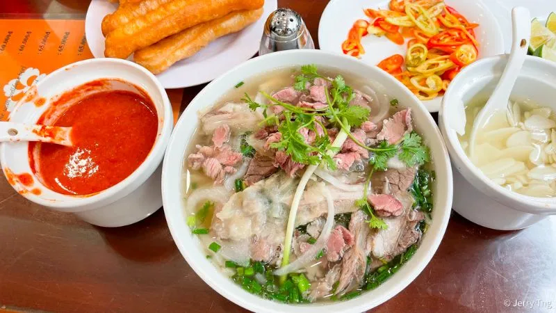 Food tour Hà Nội với danh sách 15 món ngon chuẩn vị Thủ đô