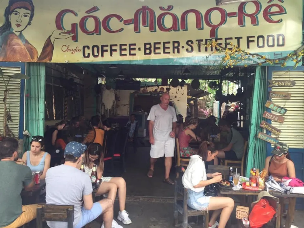 Gác Măng Rê – Quán cafe mang hơi hướng cổ điển của vùng đất Cố đô