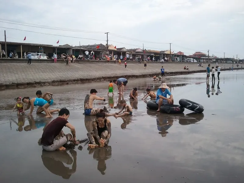 Ghé biển Quất Lâm Nam Định đón những con sóng êm