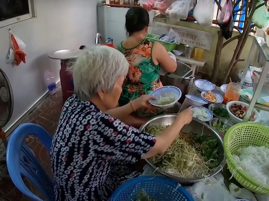 Ghé Bún nước lèo Cây nhãn trải nghiệm món ngon đặc sản Sóc Trăng