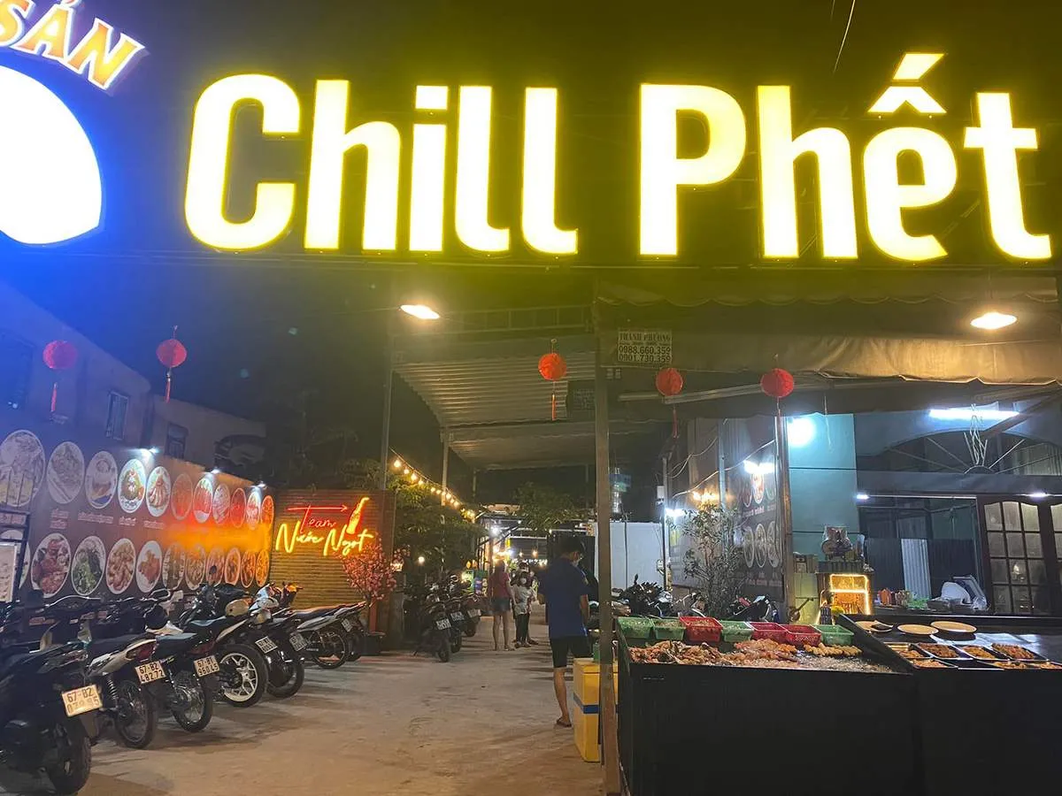 Ghé Chill Phết Quán Long Xuyên thưởng thức menu hải sản hấp dẫn