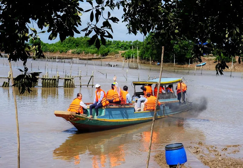 Ghé Nông trại Người Giữ Rừng khám phá thiên nhiên xứ dừa