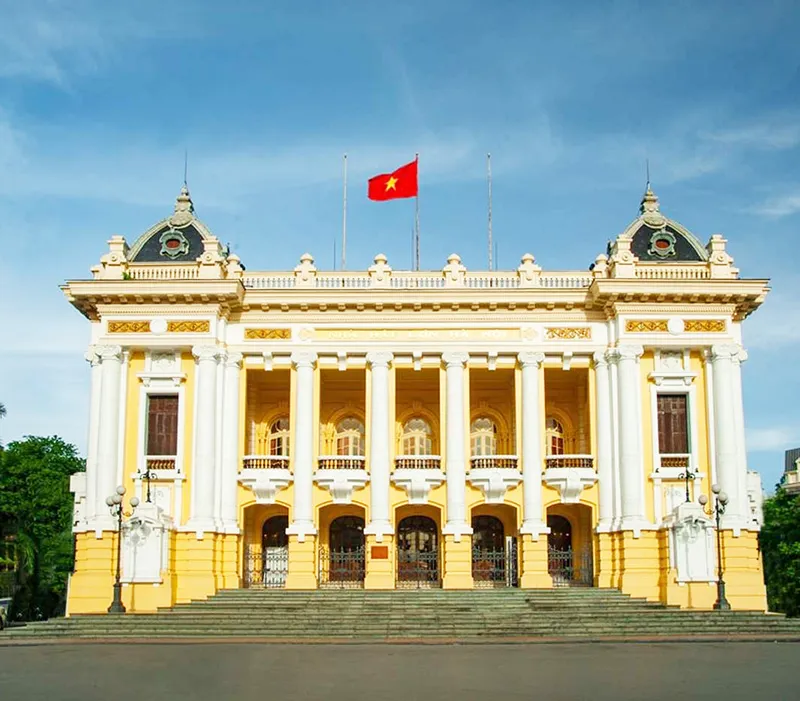 Ghé thăm Nhà hát Lớn Hà Nội, chiêm ngưỡng di sản kiến trúc nghệ thuật Pháp