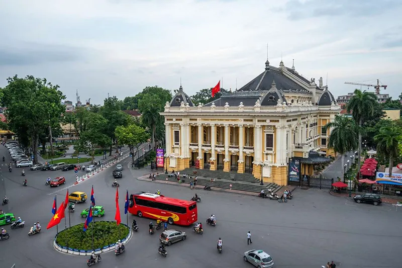 Ghé thăm Nhà hát Lớn Hà Nội, chiêm ngưỡng di sản kiến trúc nghệ thuật Pháp