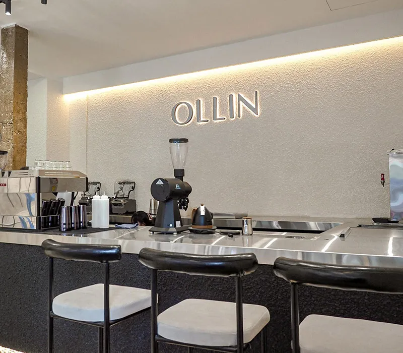 Ghé thăm Ollin Cafe khám phá không gian sang trọng và ngọt ngào