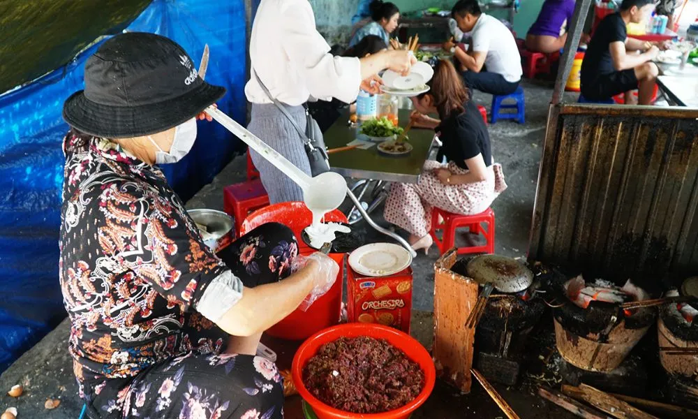 Ghé thăm quán Bánh xèo bà Tám cực nổi tiếng tại Pleiku