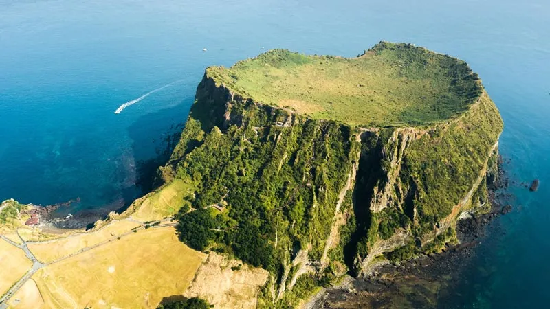 Ghé thăm Seongsan Ilchulbong, khám phá núi lửa tuyệt đẹp của Jeju