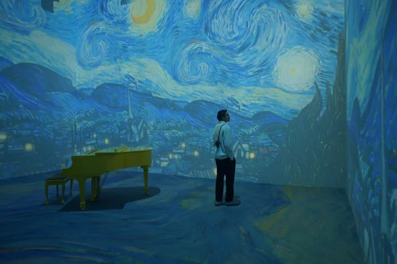 Ghé triển lãm Van Gogh đắm chìm trong không gian nghệ thuật