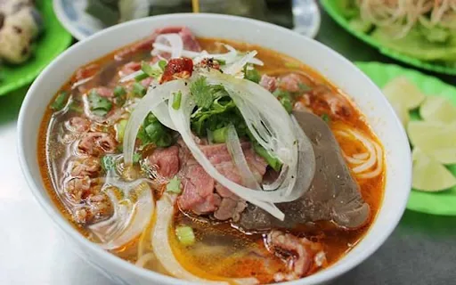 Gọi tên 15 quán bún bò Đà Lạt ngon nức tiếng giới sành ăn