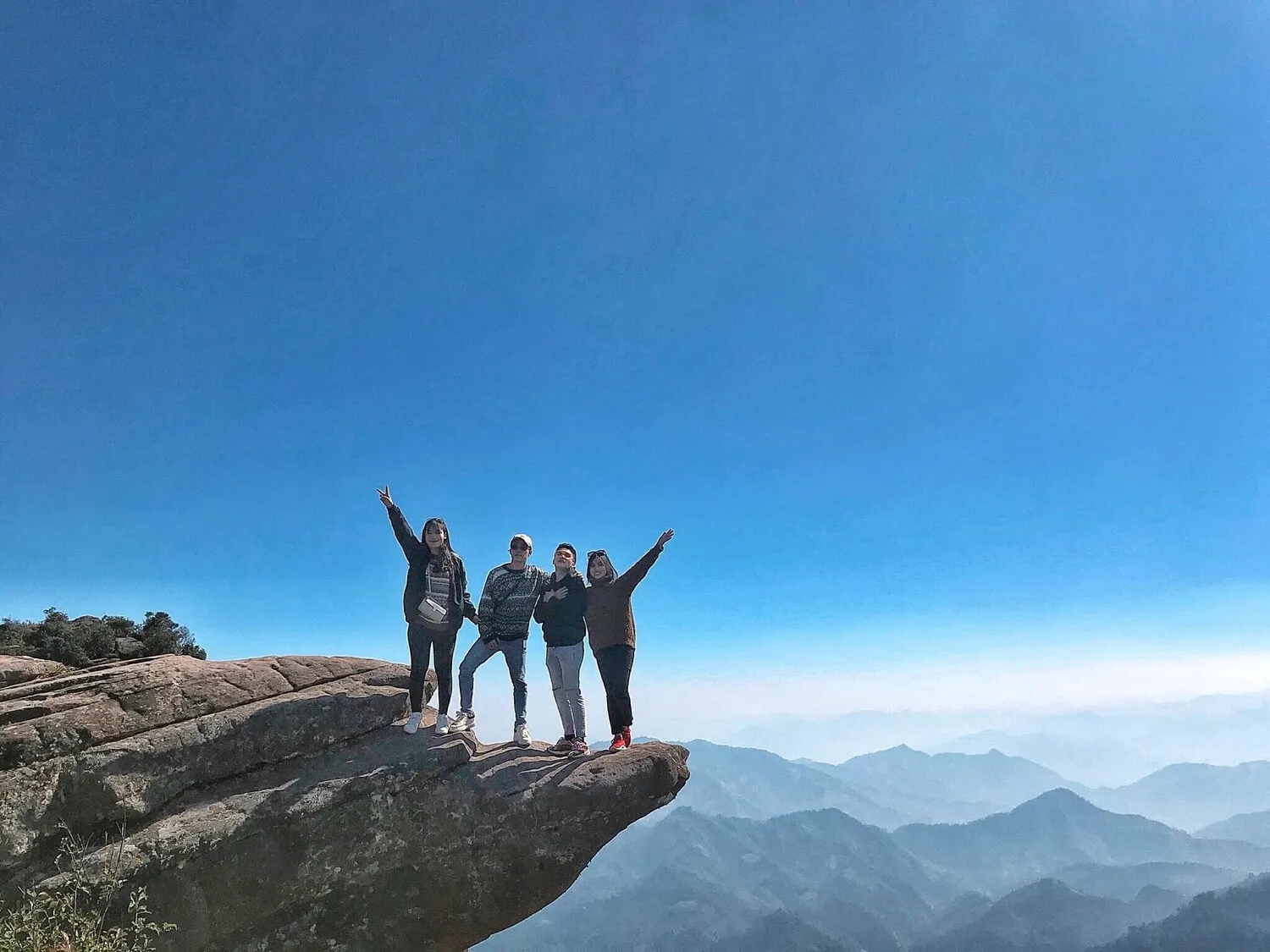 Gợi ý lịch trình trekking Pha Luông tự túc 2N1Đ – Chinh phục “nóc nhà” Mộc Châu