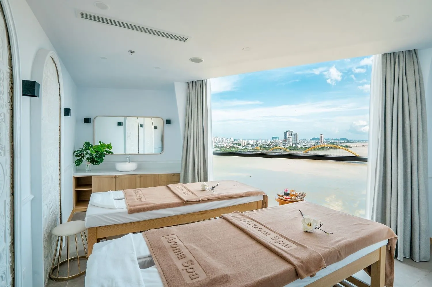 Haian Riverfront Hotel Da Nang, khách sạn tổ ong độc đáo bên cạnh bờ sông Hàn