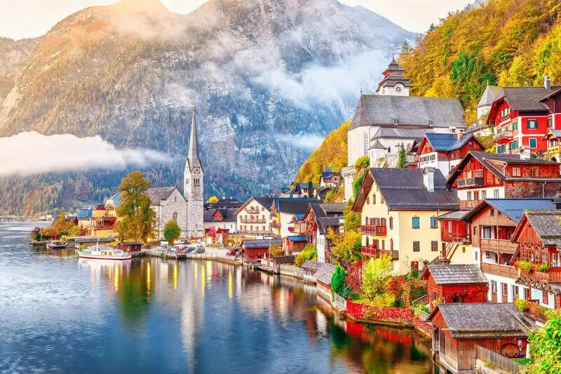 Hallstatt, thị trấn ven hồ đẹp nhất thế giới tại Áo