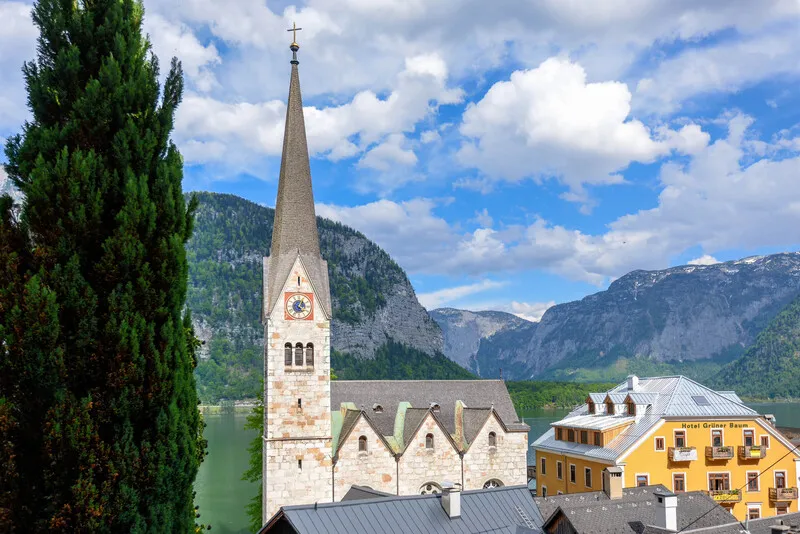 Hallstatt, thị trấn ven hồ đẹp nhất thế giới tại Áo