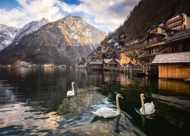 Hallstatt, thị trấn ven hồ đẹp nhất thế giới tại Áo