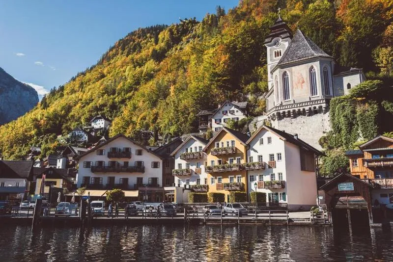 Hallstatt, thị trấn ven hồ đẹp nhất thế giới tại Áo