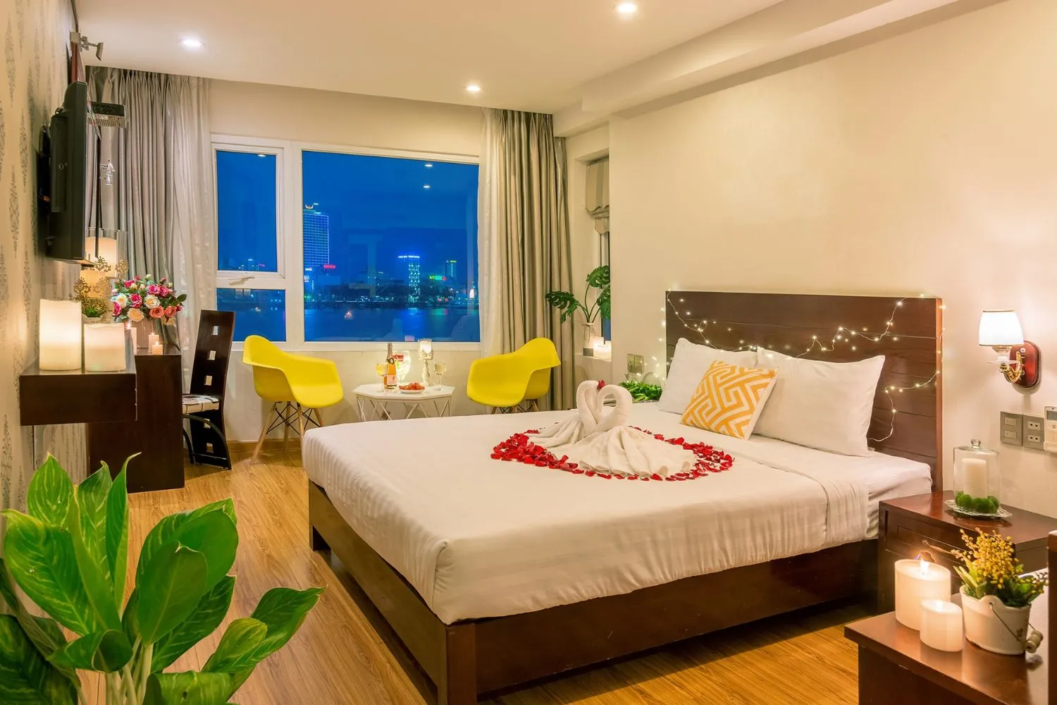 Happy Day Hotel And Spa khách sạn 2 sao gần cầu sông Hàn