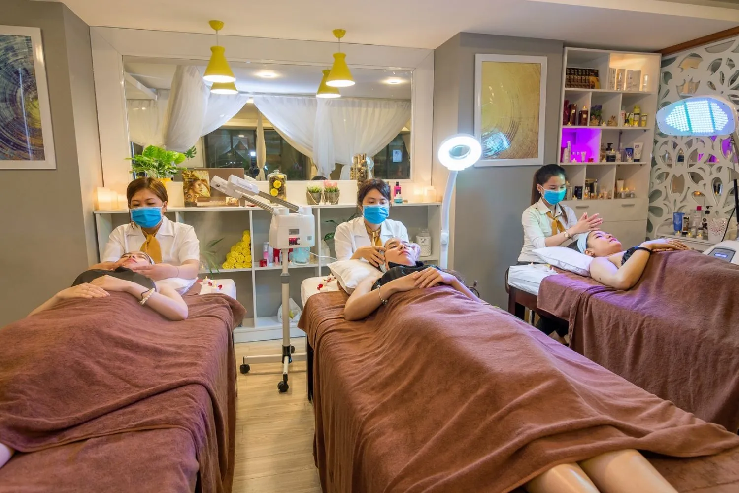 Happy Day Hotel And Spa khách sạn 2 sao gần cầu sông Hàn