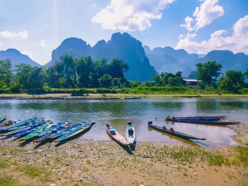 Hòa mình vào thị trấn Vangvieng yên bình và thơ mộng