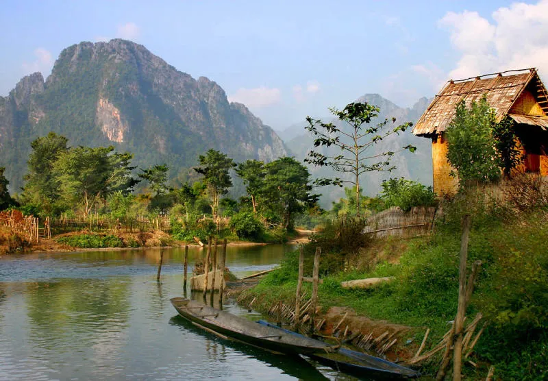 Hòa mình vào thị trấn Vangvieng yên bình và thơ mộng