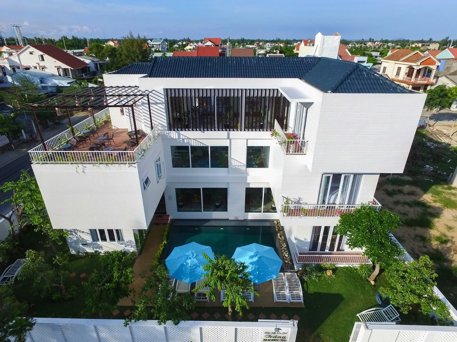 Hoi An White Villa – Sắc trắng sang trọng nằm cạnh phố cổ Hội An