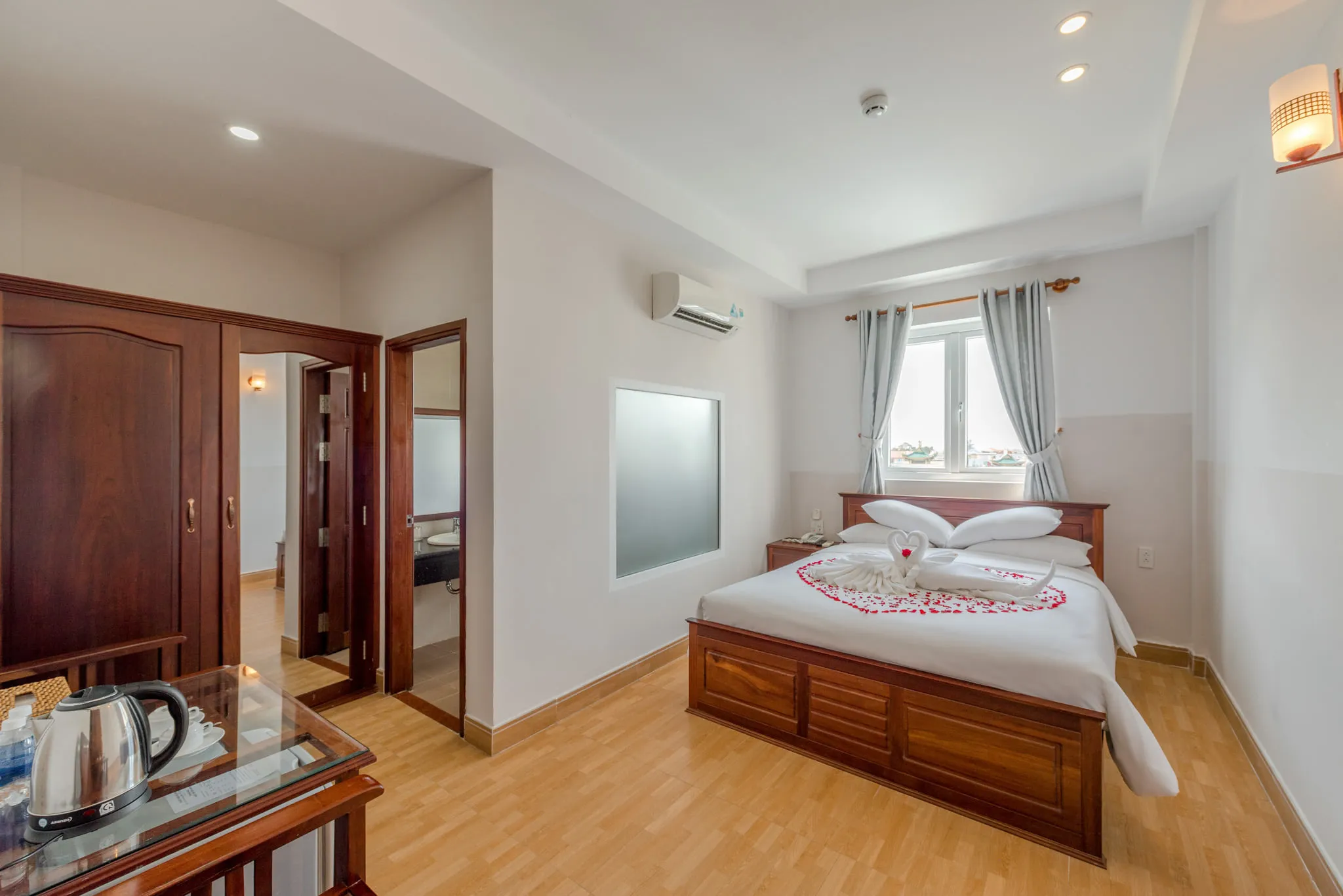 Holiday Hotel Phú Quốc – Khách sạn 2 sao cách chợ đêm 500m