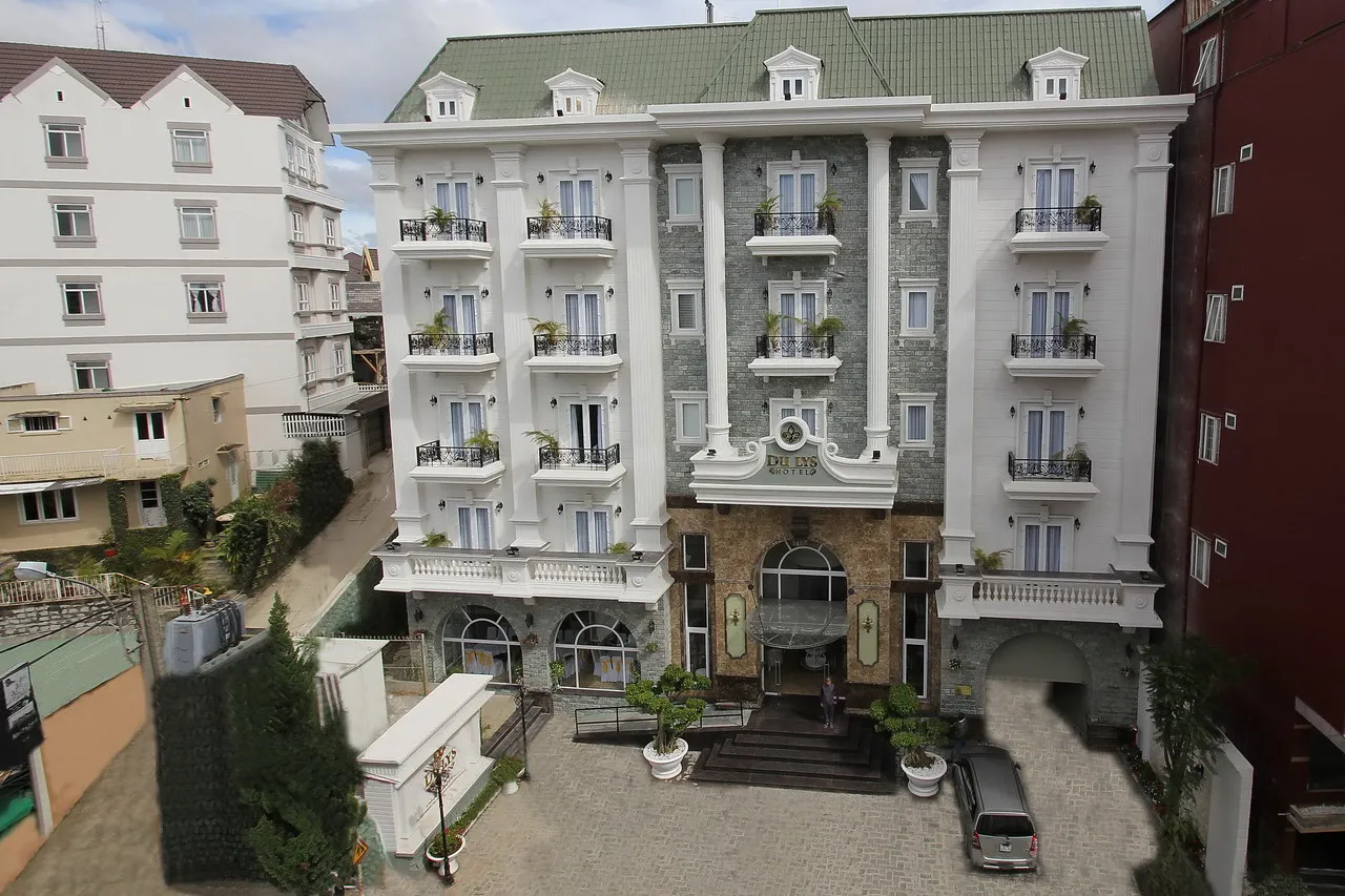 Hotel Du Lys, phong cách bán cổ điển thời kỳ Pháp thuộc