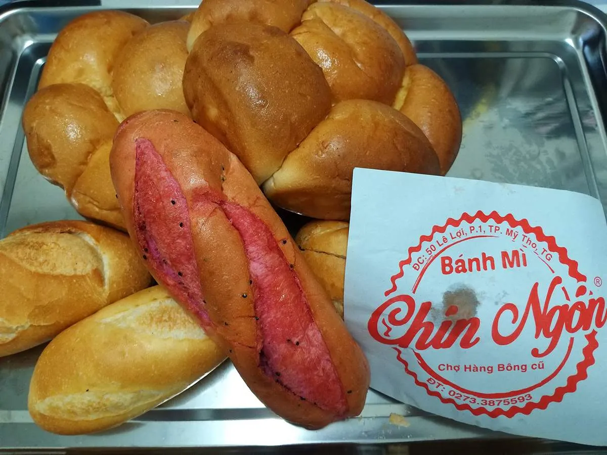 Hương vị thơm ngon 50 năm tại Quán bánh mì Chín Ngón