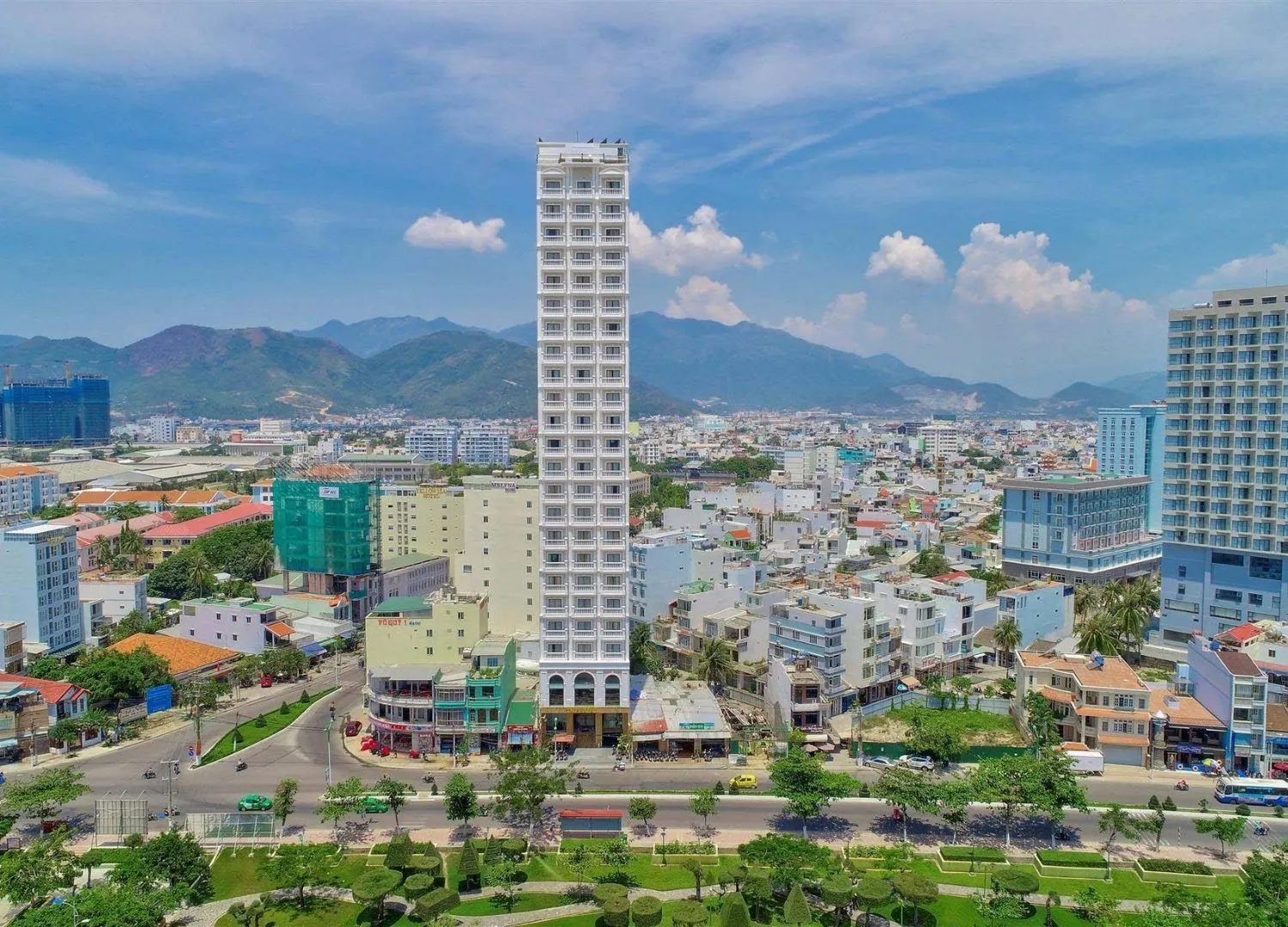 Imperial Nha Trang, dáng vẻ kiêu sa ngay cạnh bờ biển