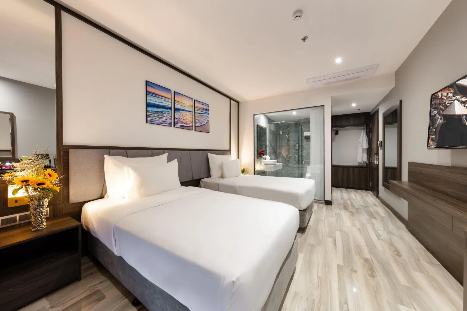 Ivy Hotel Nha Trang sừng sững ngay trên con đường Hồng Bàng