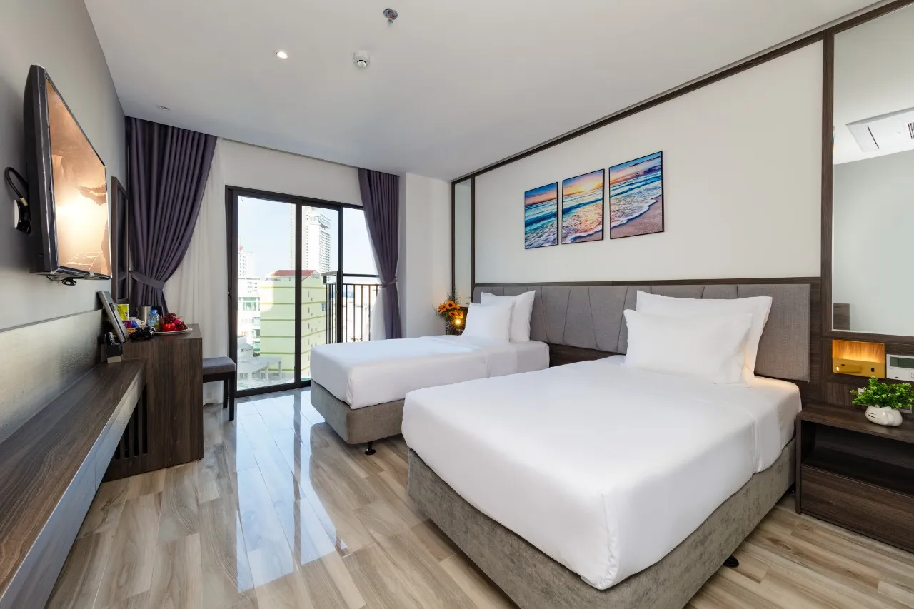 Ivy Hotel Nha Trang sừng sững ngay trên con đường Hồng Bàng