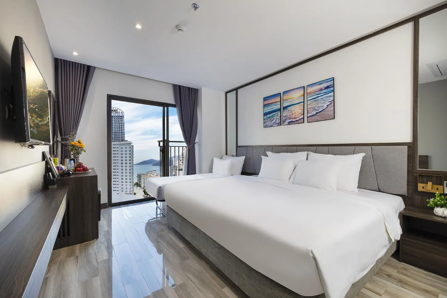 Ivy Hotel Nha Trang sừng sững ngay trên con đường Hồng Bàng