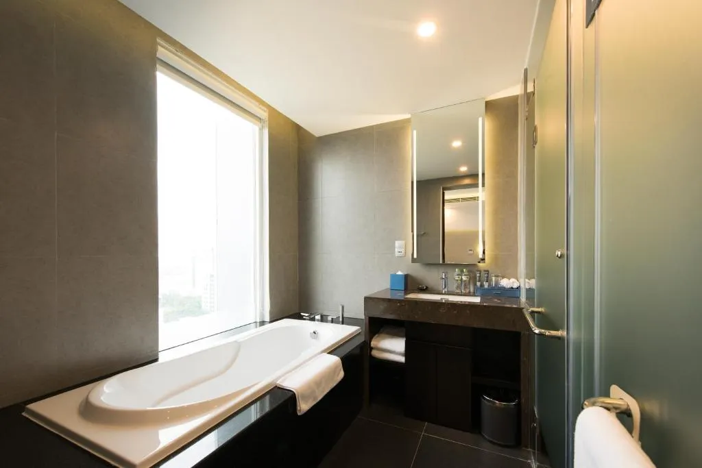 Khách sạn Novotel Suites Hà Nội cao cấp cạnh Hồ Hoàn Kiếm có gì