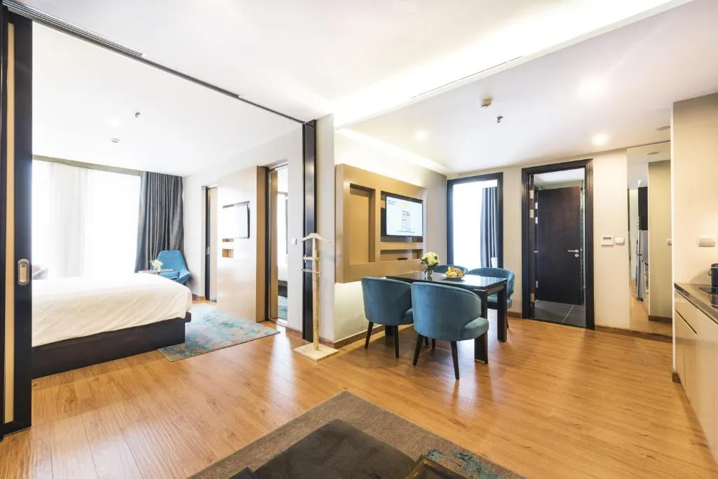 Khách sạn Novotel Suites Hà Nội cao cấp cạnh Hồ Hoàn Kiếm có gì