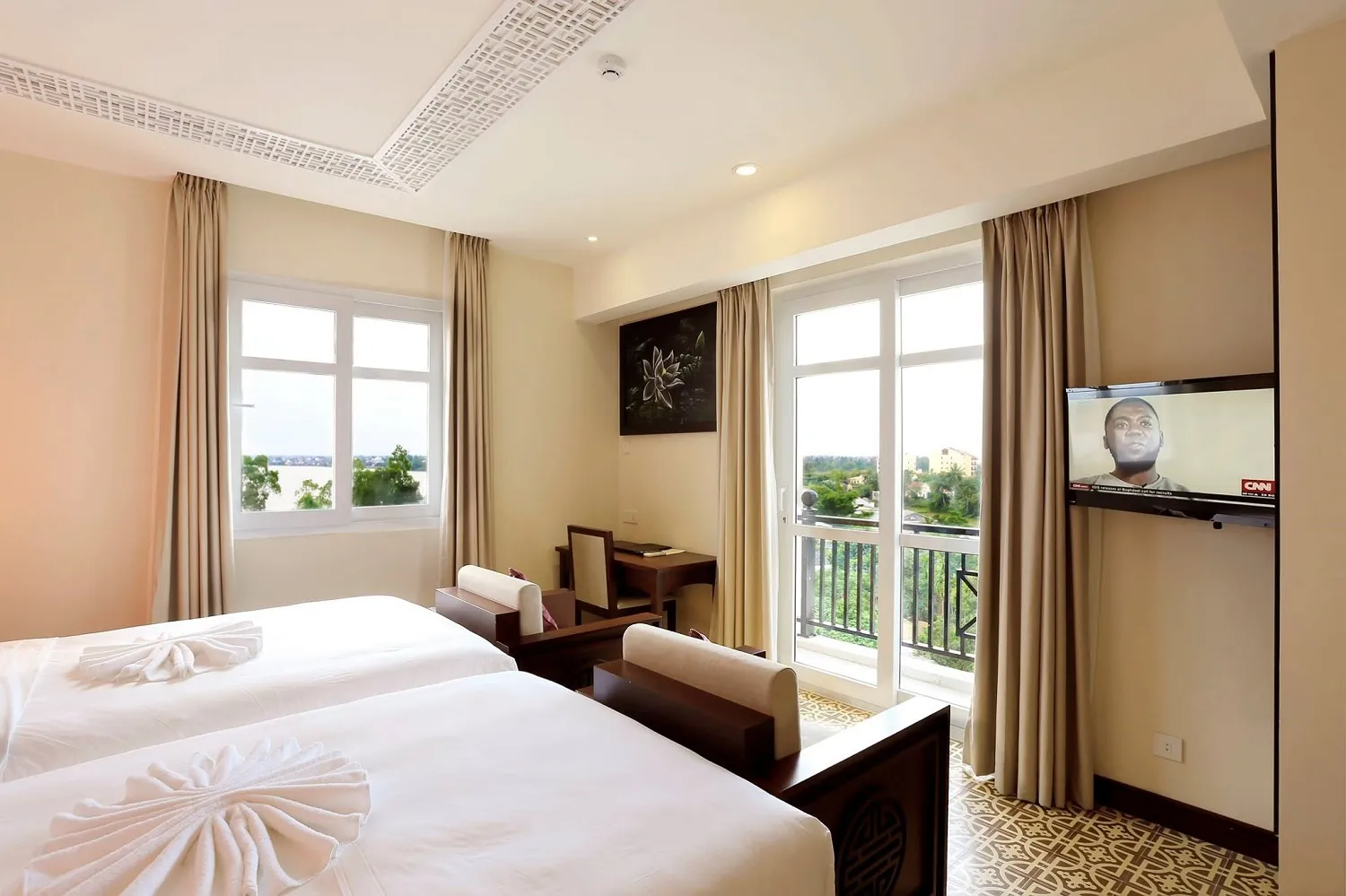 Khách sạn Royal Riverside – Khách sạn 4 sao nằm cạnh sông Thu Bồn