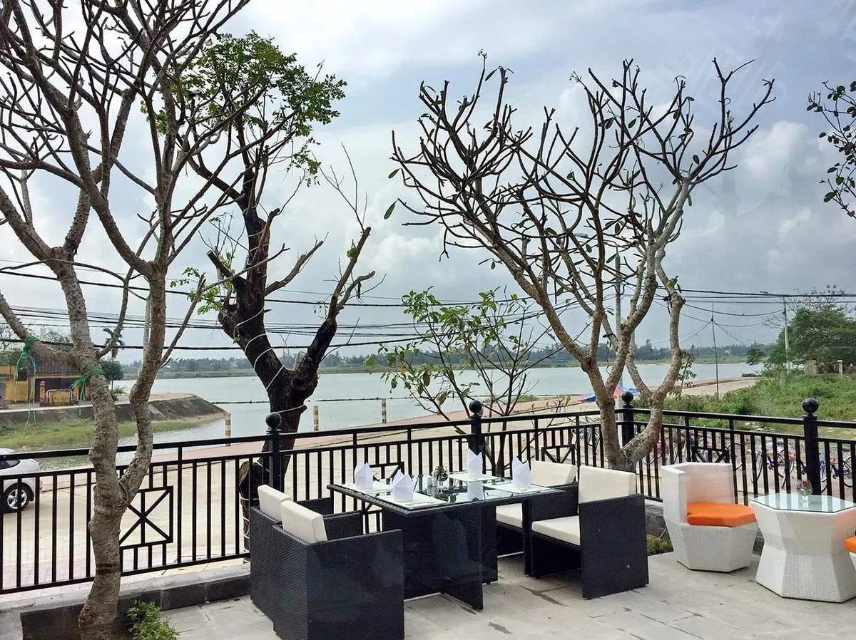 Khách sạn Royal Riverside – Khách sạn 4 sao nằm cạnh sông Thu Bồn