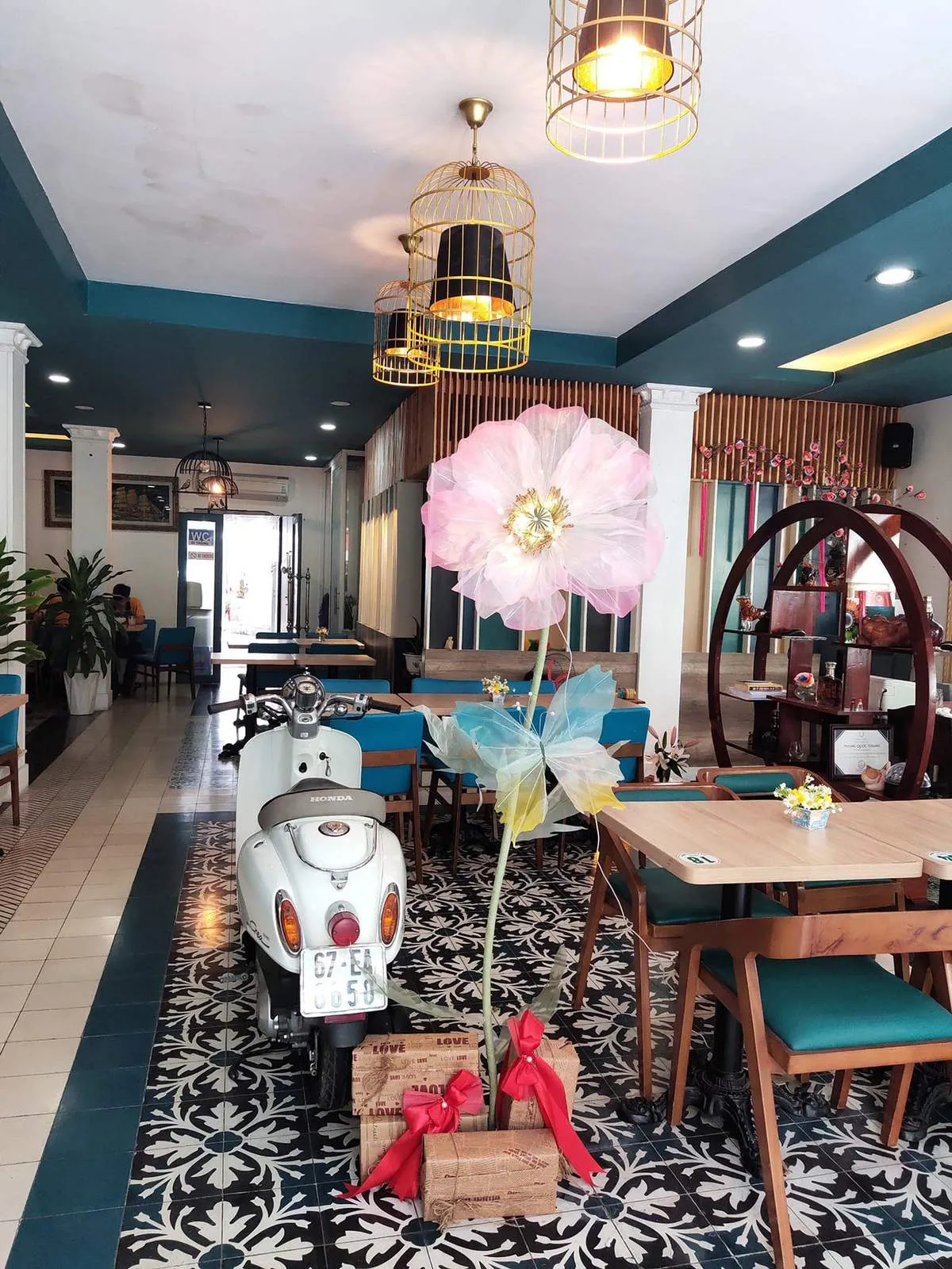 Khám phá Art Coffee Shop với không gian sang trọng và ấm cúng