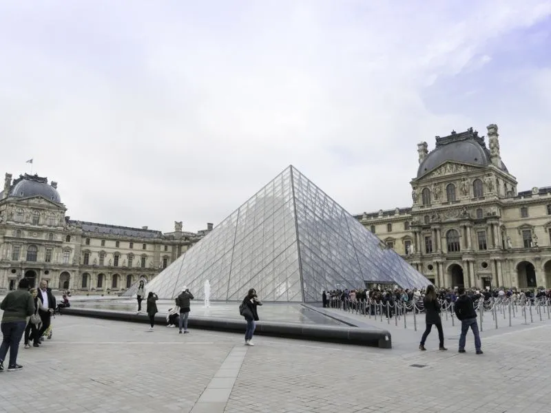 Khám phá bảo tàng Louvre: Thiên đường nghệ thuật của Paris