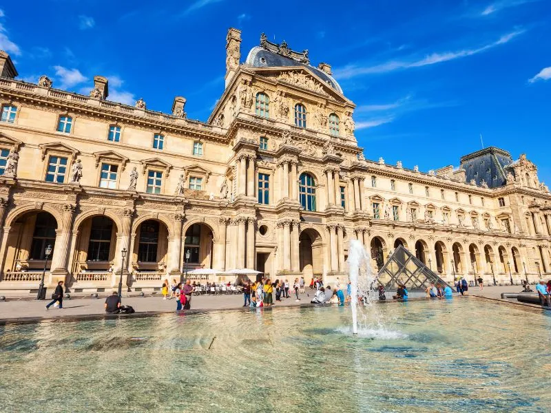 Khám phá bảo tàng Louvre: Thiên đường nghệ thuật của Paris