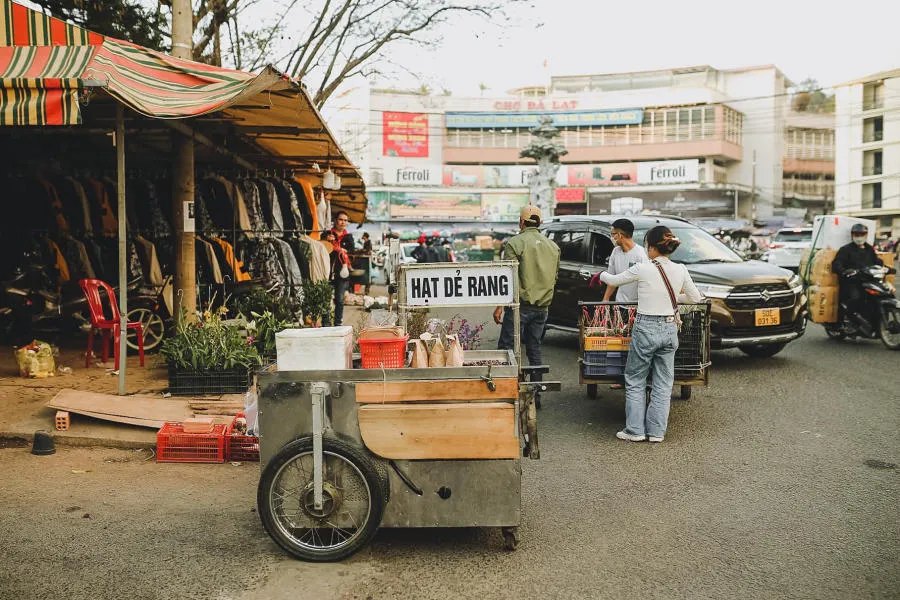 Khám phá Chợ Đà Lạt sau một buổi chiều mưa