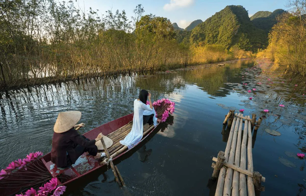 Khám phá chùa Hương – Một trong những ngôi chùa có lịch sử lâu đời nhất tại Hà Nội