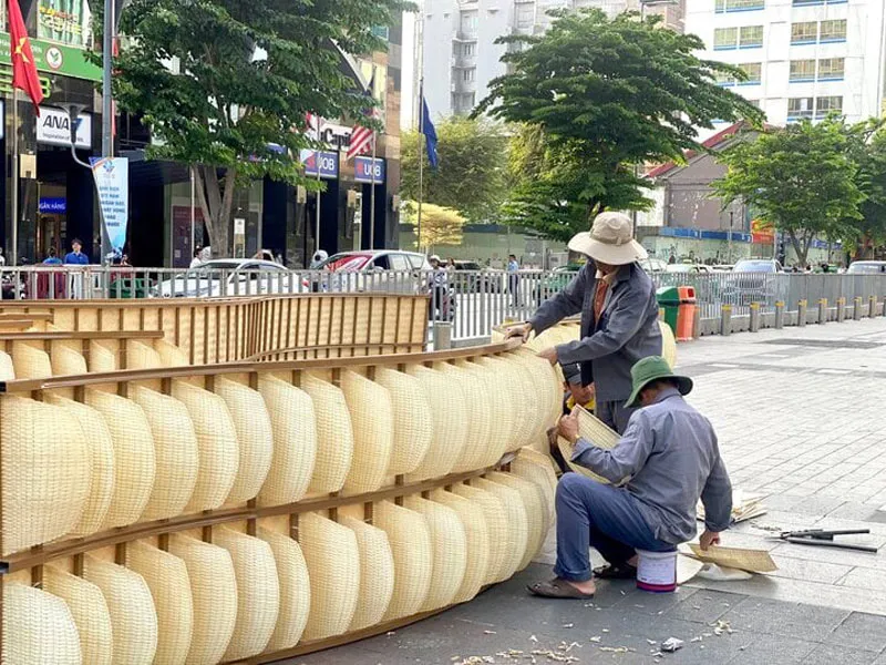 Khám phá đường hoa Nguyễn Huệ 2024 và linh vật Rồng siêu hoành tráng