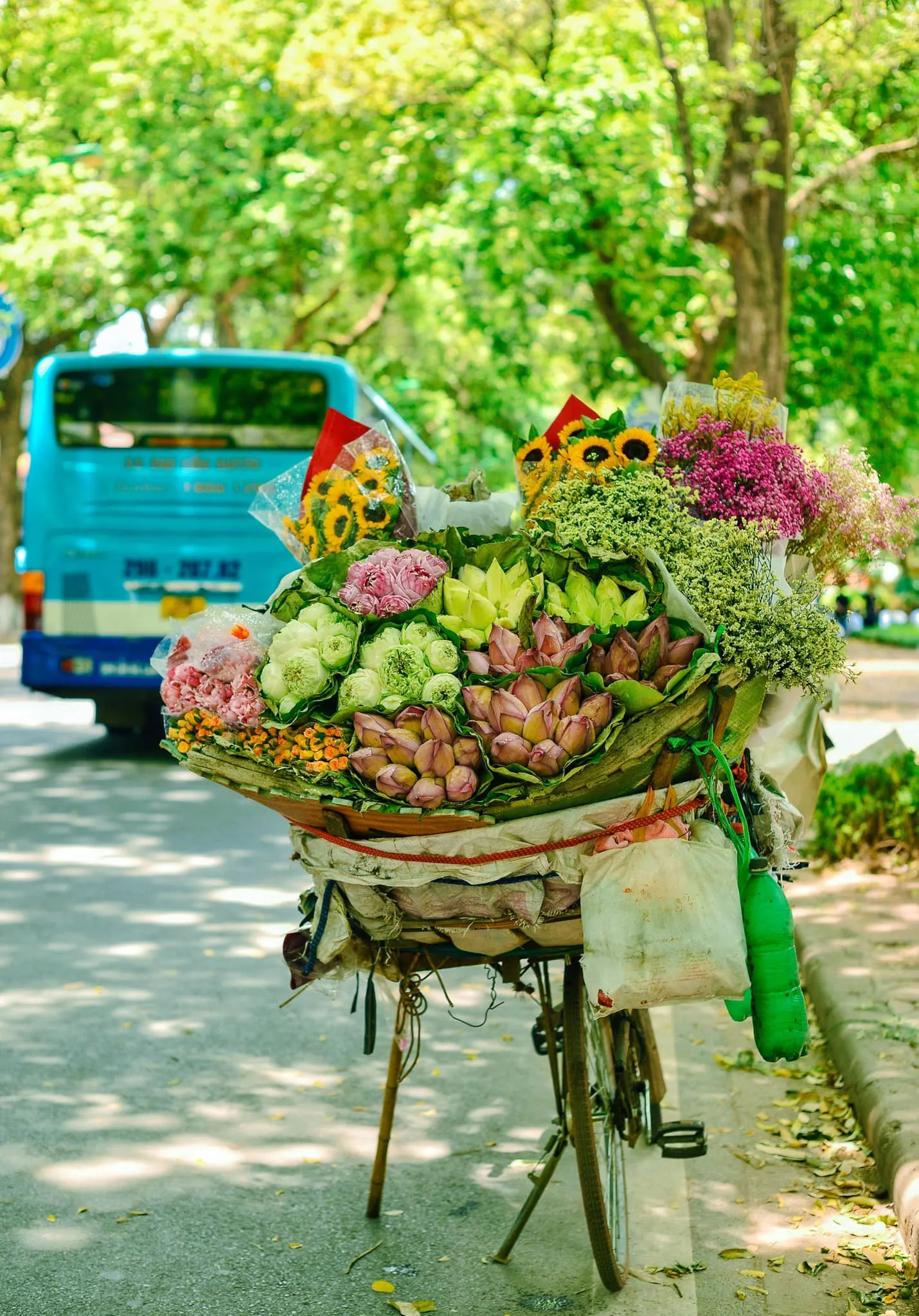 Khám phá Hà Nội qua những địa danh nổi tiếng và quen thuộc