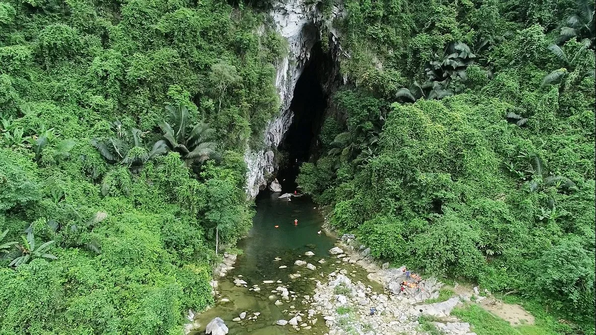 Khám phá Hang Rục Mòn, tuyệt tác kỳ vĩ của thiên nhiên