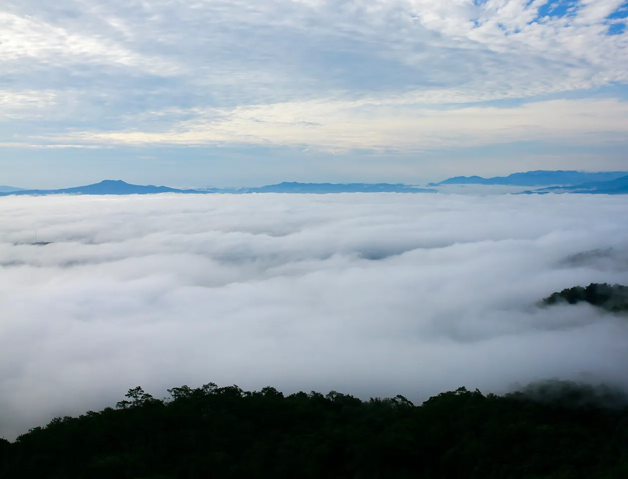 Khám phá hành trình trekking và cắm trại trên núi Ngọc Lễ