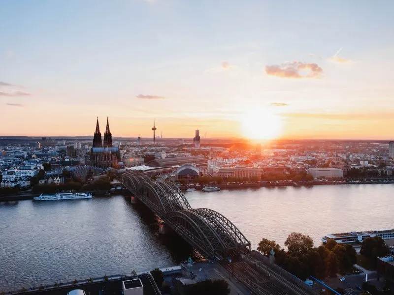 Khám phá Köln cổ kính bên dòng sông Rhine, Đức