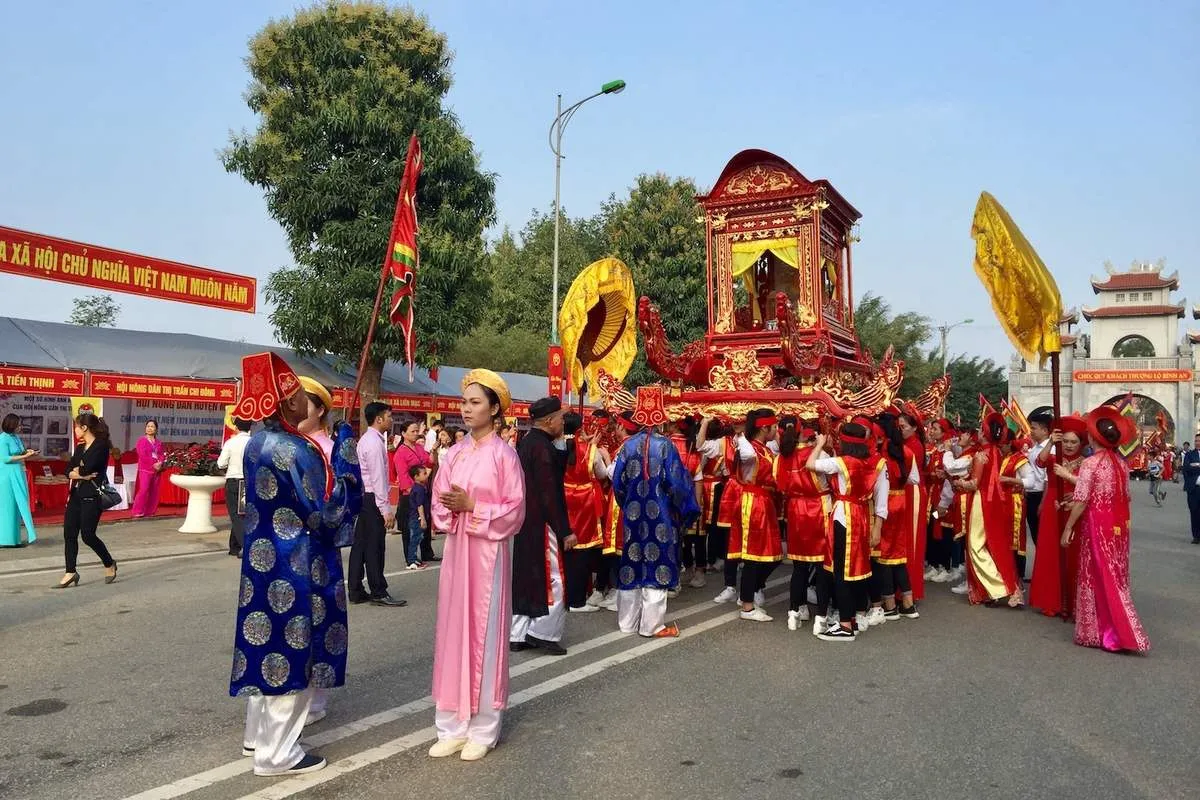 Khám phá lại lịch sử hào hùng qua lễ hội đền Hai Bà Trưng Mê Linh